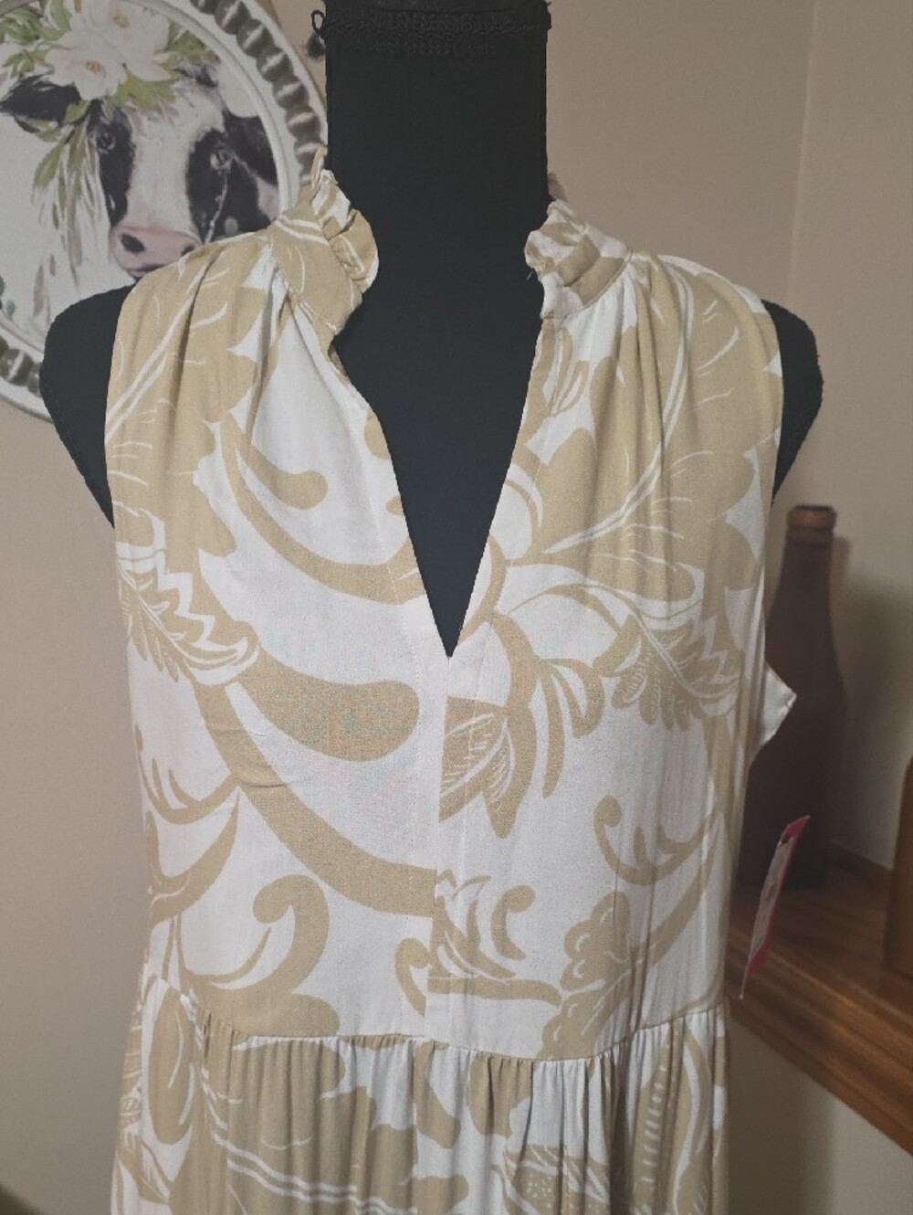 Vince Camuto Sleeveless Maxi Dress in Cream & Beige Floral - Picture 2 of 12